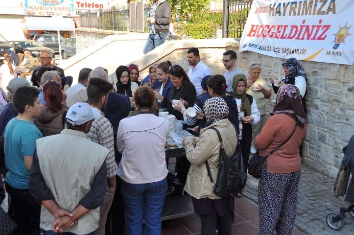 AK Parti Kadın Kolları'ndan Aşure Dağıtımı