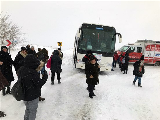 mahsur kalan 46 vatandaş, İzmir Büyükşehir Belediyesi ekipleri tarafından kurtarıldı.