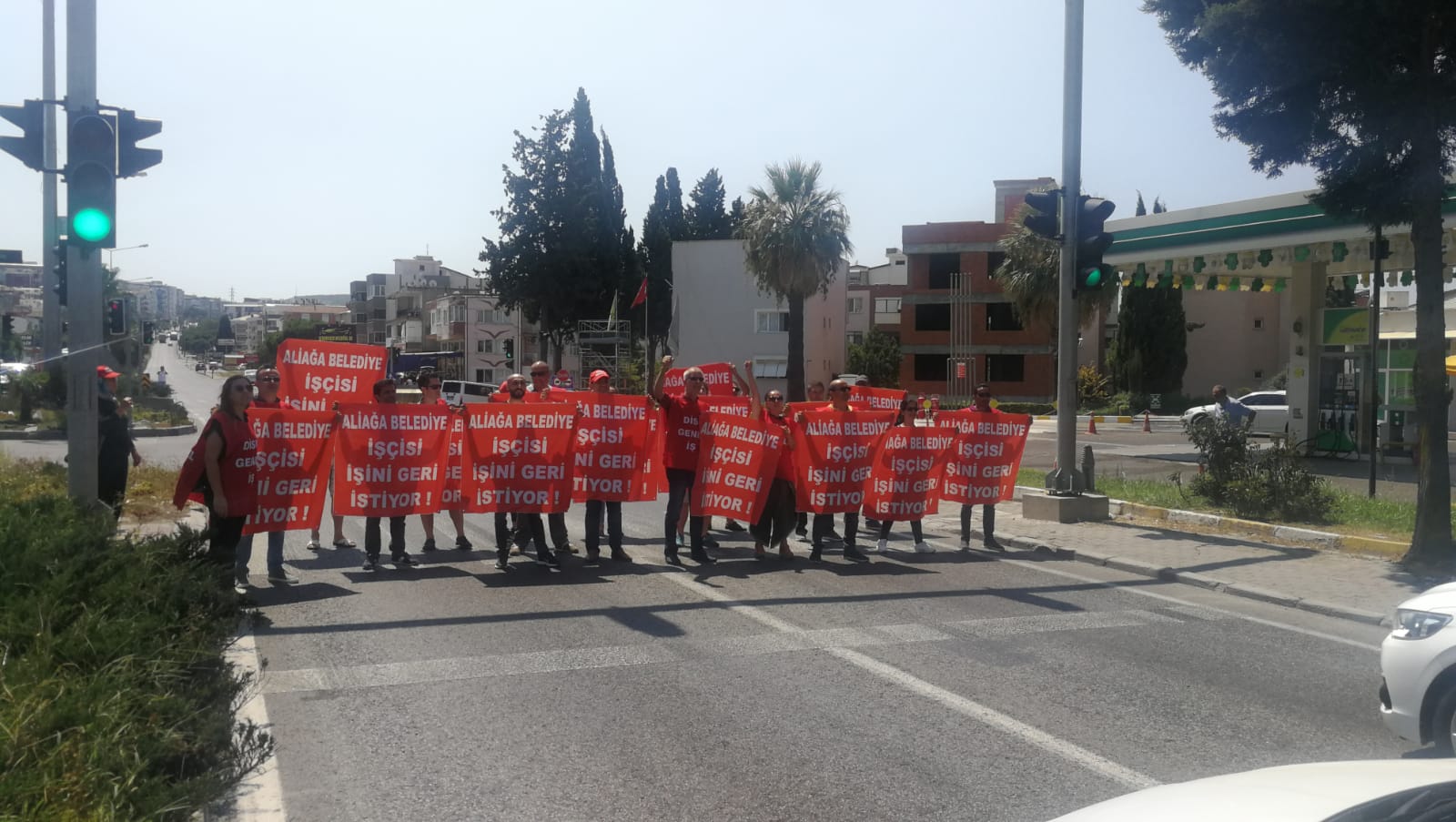 Çanakkale yolunu  Trafik akışını geçici  olarak kapatarak eylem yapan işçilere  soruşturma