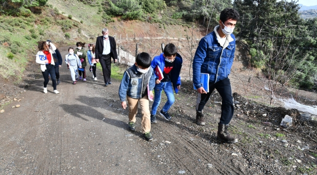 EBA için 1 kilometre yürüyorlardı