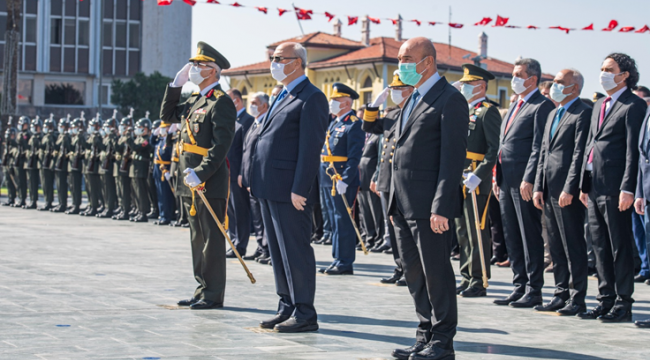 Cumhuriyet Bayramı kutlamaları çelenk töreniyle başladı