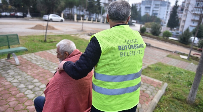 Dondurucu soğuklarda evsizlere İzmir Büyükşehir Belediyesi kucak açıyor