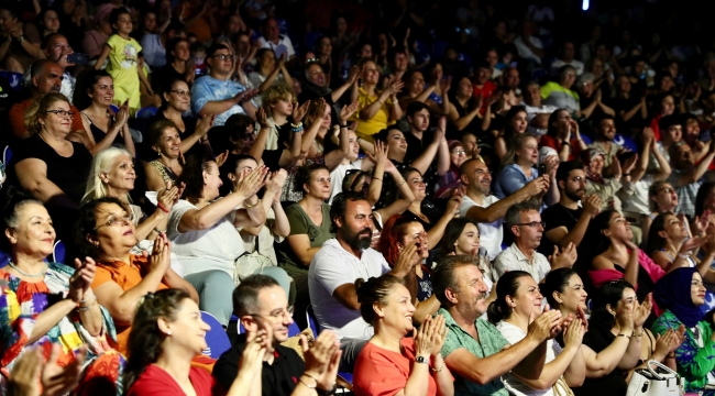 ASEV TSM Korosu Muazzez Abacı Şarkılarıyla Mest Etti