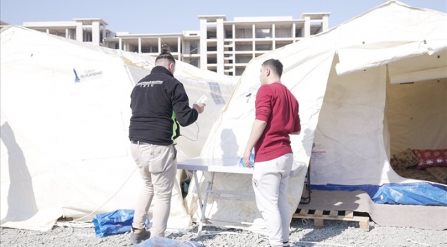 Türkiye'nin dört bir yanından gelen 10 bin madencimizin ellerinden öpüyoruz