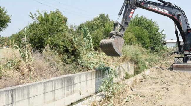 Manisa'da dere temizlikleri sürüyor