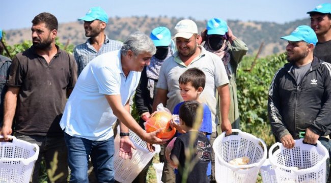 Manisa'dan Ahmetli'deki işçilere hediye