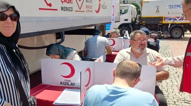 AK Parti Aliağa ve Kızılay Ortaklığında Kan Bağışı Kampanyası