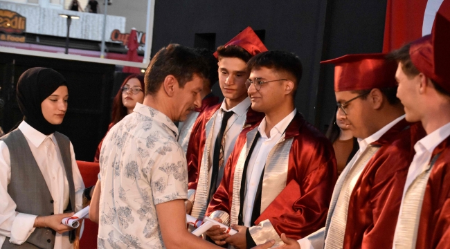 Aliağa Habaş Hamdi Başaran Mesleki ve Teknik Anadolu Lisesi'nden Heyecan Verici Mezuniyet Töreni