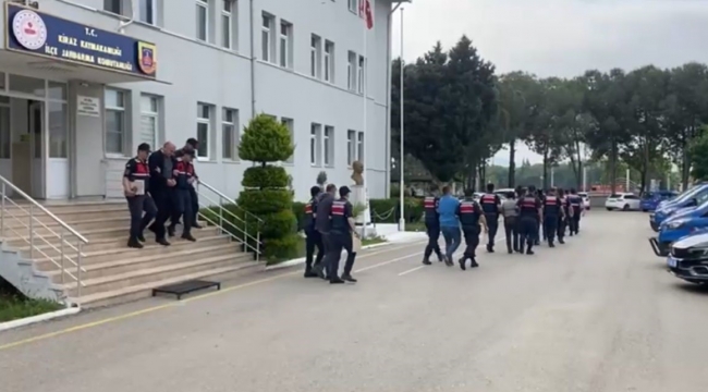 İzmir'de bin 46 düzensiz göçmen yurt dışına kaçmaya çalışırken yakalandı