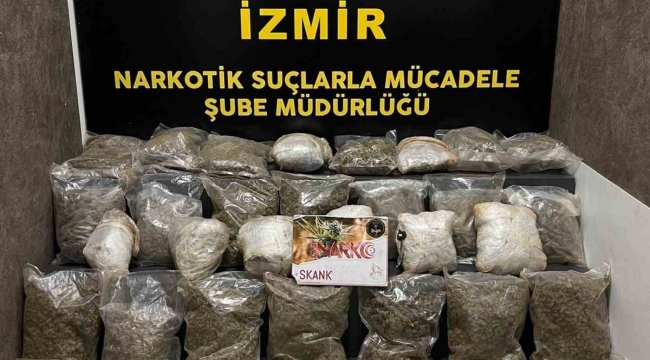 İzmir'de oto kurtarıcıdan 19 kilogramın üzerinde uyuşturucu ele geçirildi