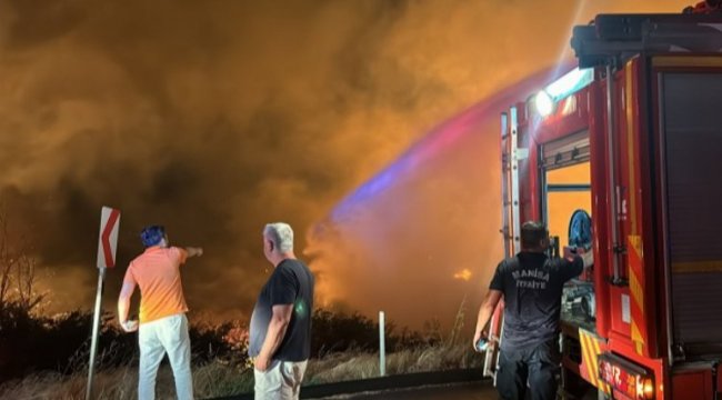 Manisa Akhisar'da korkutan yangın kontrol altında