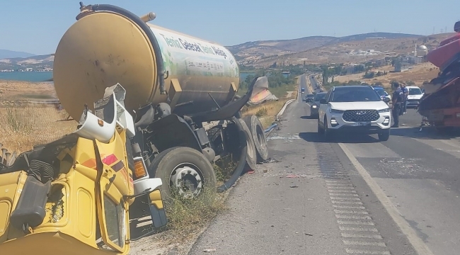 Aliağa'da Tır ile Vidanjör Çarpıştı: 1 Yaralı