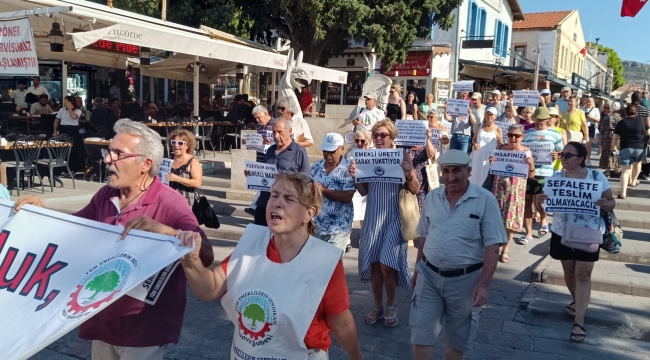 Foçada Emeklilerden Maaş Protestosu