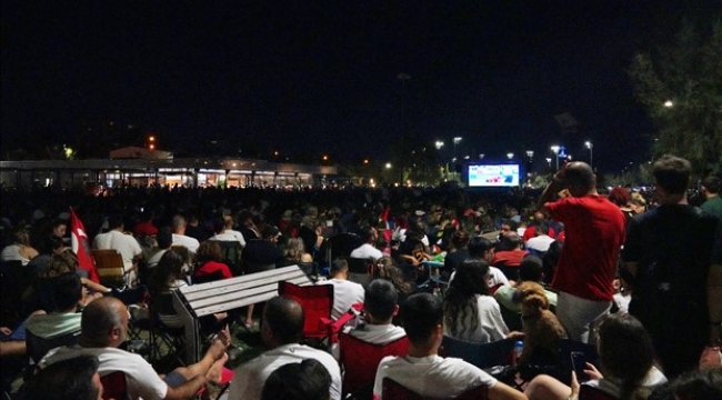 Futbol tutkusu İzmir'i sardı