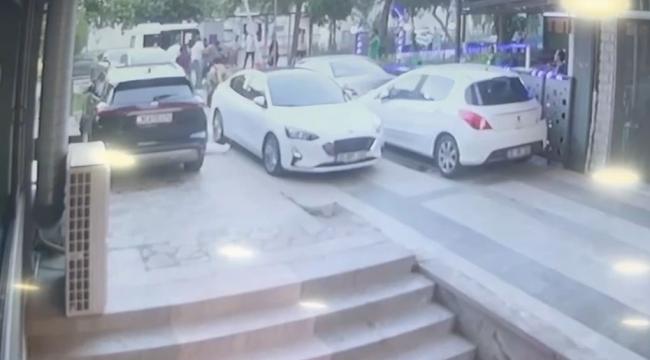 İzmir'de park yeri çatışmasından yeni görüntüler: 3 yaralı