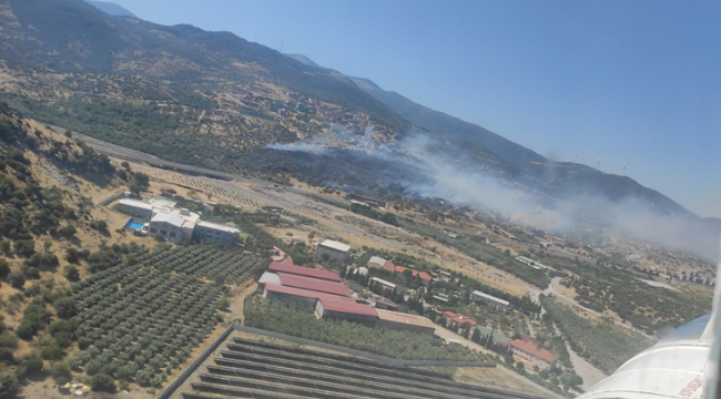 İzmir'in Menemen ilçesindeki yangına müdahale sürüyor