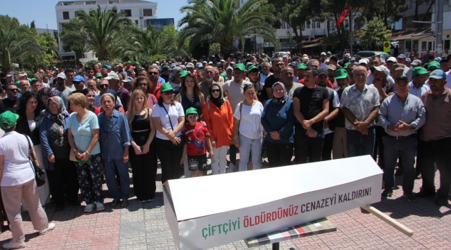 Kınık'da çiftçiler domates fiyatlarını protesto etti