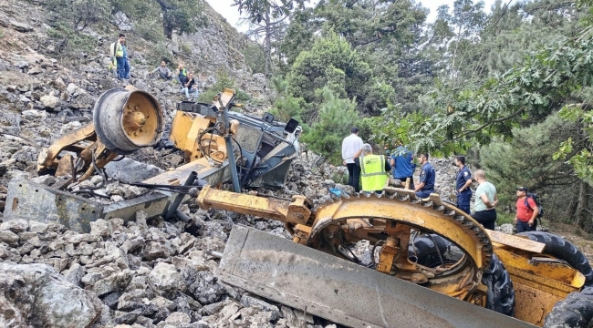 Bergama'da İş Makinesi Uçuruma Yuvarlandı: 1 Ölü