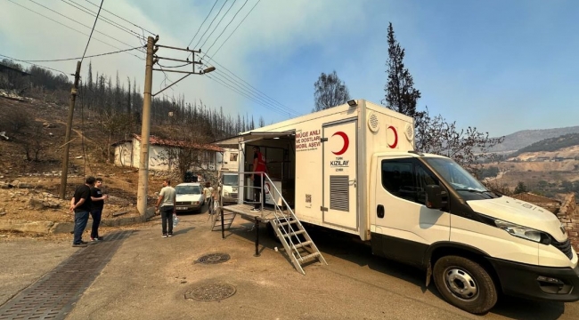 Türk Kızılay, İzmir'deki Orman Yangınlarına Müdahale Eden Ekiplere ve Vatandaşlara Destek Veriyor