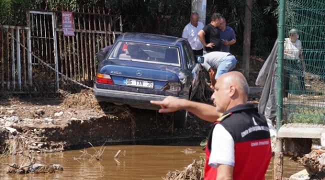 Araçlar kurtarıldı, sular tahliye edildi