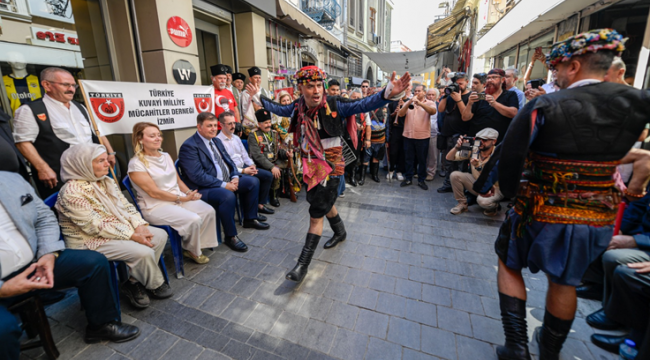 Başkan Tugay 74 yıldır yapılan Efe-Zeybek buluşmasına katıldı