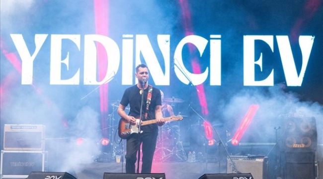 ​İEF Çim Konserleri'nde Derya Bedavacı'yla İzmir rüzgarı