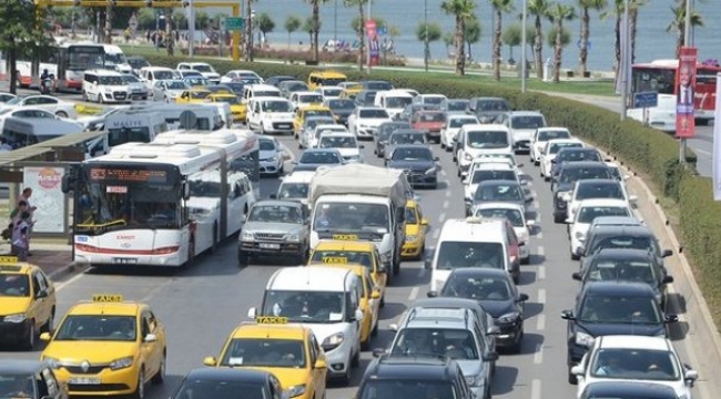 İzmir'de trafiğe kayıtlı araç sayısında artış!