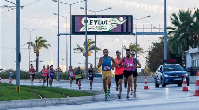 İzmir'de Uluslararası 9 Eylül İzmir Yarı Maratonu'yla kurtuluş coşkusu başladı