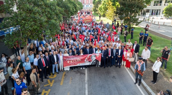 İzmirliler Zafer Yürüyüşü'nde buluştu