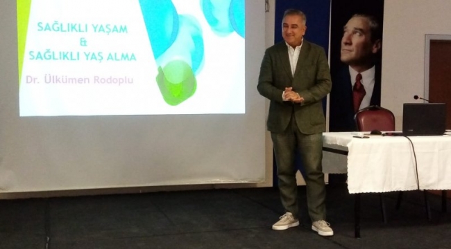 Aliağa'da Düzenlenen Panelde Dr. Ülkümen Rodoplu Sağlıklı Yaşamı Anlattı