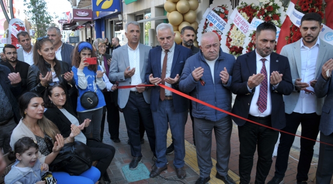 Aliağa'da "Umay Kuyumculuk" Görkemli Bir Açılışla Hizmete Girdi