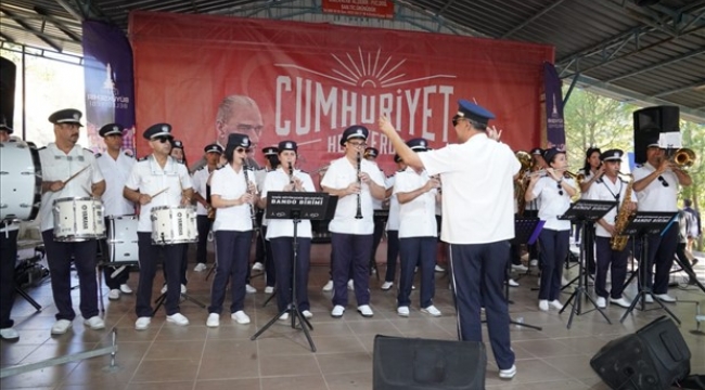 Cumhuriyet coşkusu Kemalpaşa'da başladı