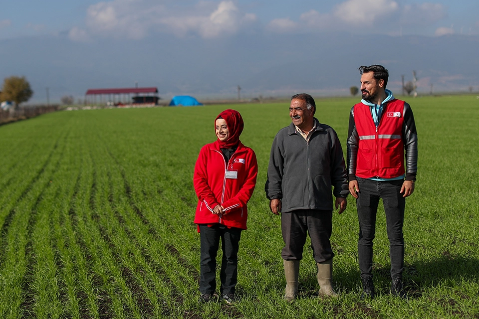 Depremden etkilenen çiftçilere Kızılay'dan 70.8 milyon destek