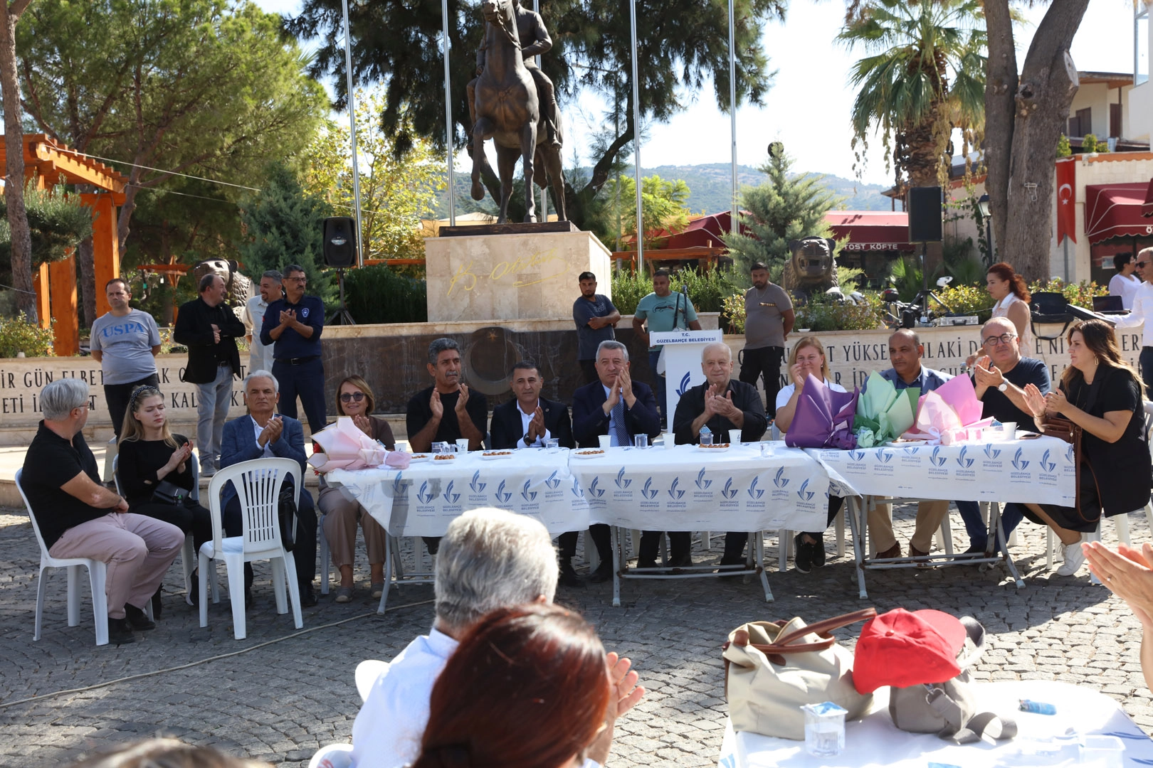 Güzelbahçe'de çifte toplu sözleşme mutluluğu