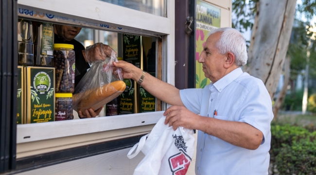 İzmir'de yurttaşın imdadına Halk Ekmek yetişiyor