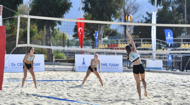 Liseliler Plaj Voleybolu Şenliği coşkuyla sona erdi