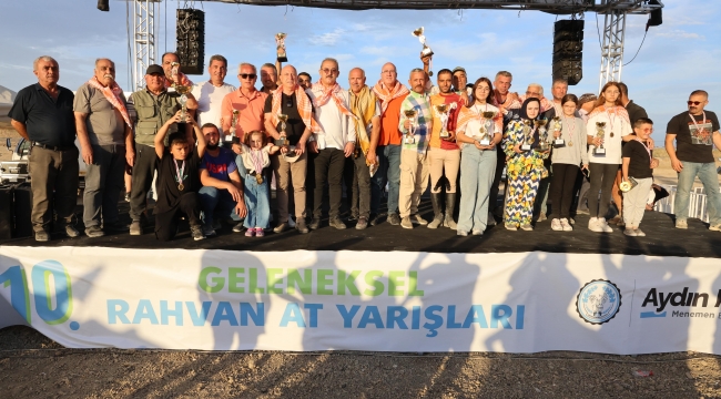  Menemen'de rahvan at şöleni yaşandı