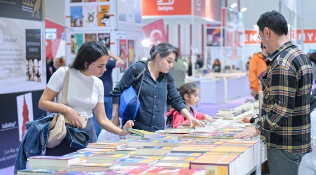 İZKİTAP hafta sonunda on binleri ağırladı