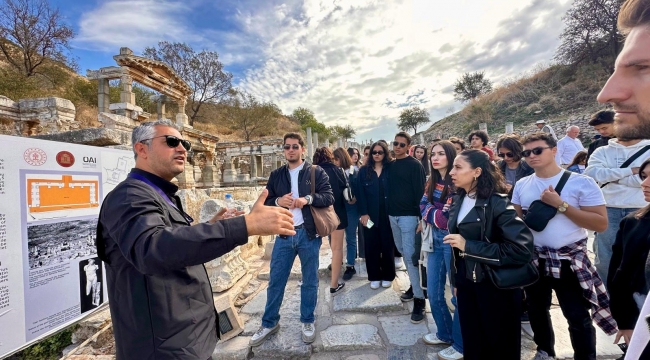 İzmir'de gençler için kültür gezileri başladı