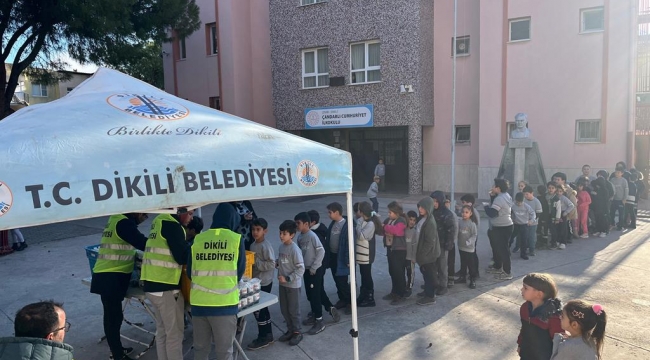 Başkan Kırgöz'den öğrencilere simit ve ayran ikramı