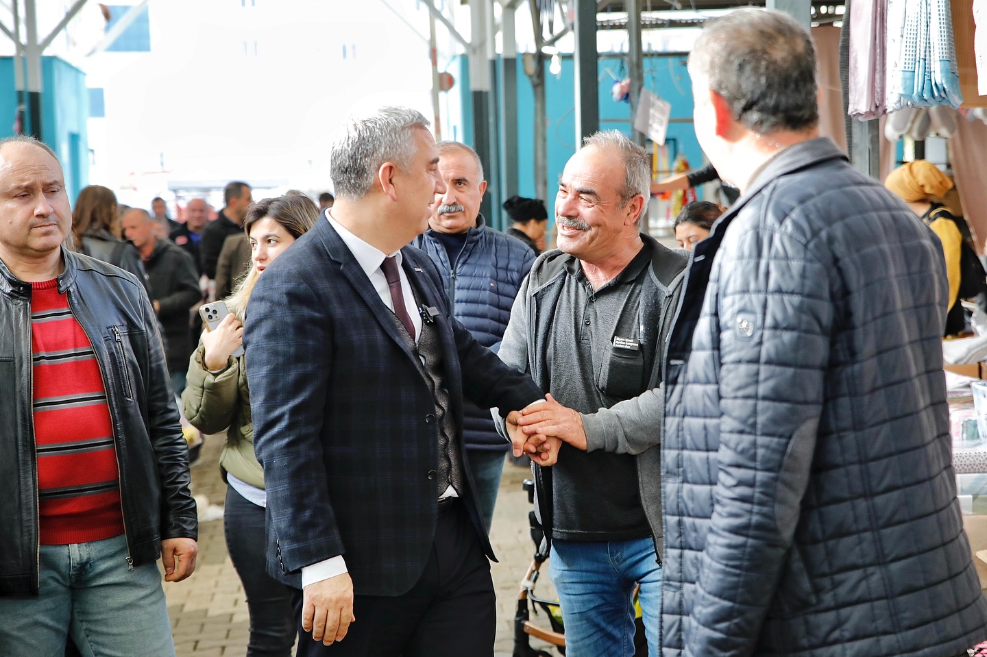 Bergama Belediye Başkanı Çelik, Pazarcıların Sesini Dinledi