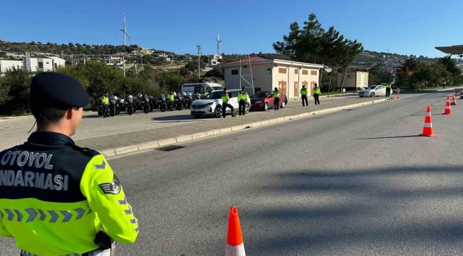 Çeşme'de 39 düzensiz göçmen yakalandı, 2 organizatör tutuklandı