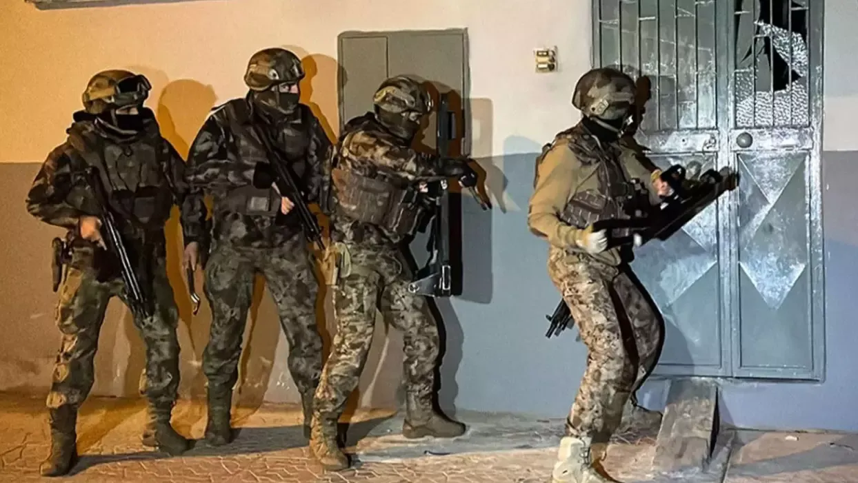 DEAŞ militanlarına İzmir'de operasyon: 16 gözaltı