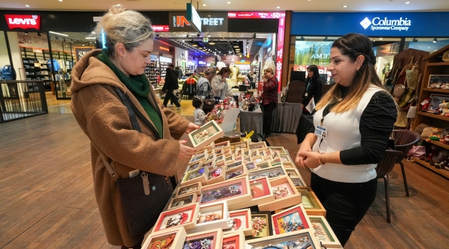 Gaziemirli kadınların el emeği ürünleri bu sergide