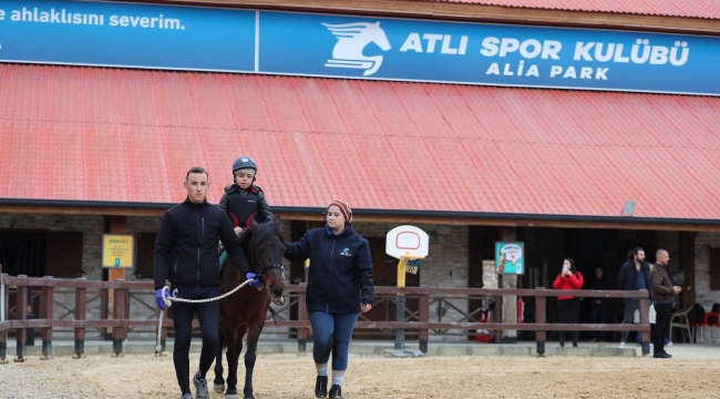 İzmir İl Milli Eğitim Müdürlüğünden 3 Aralık Dünya Engelliler Gününe Özel Anlamlı Etkinlik