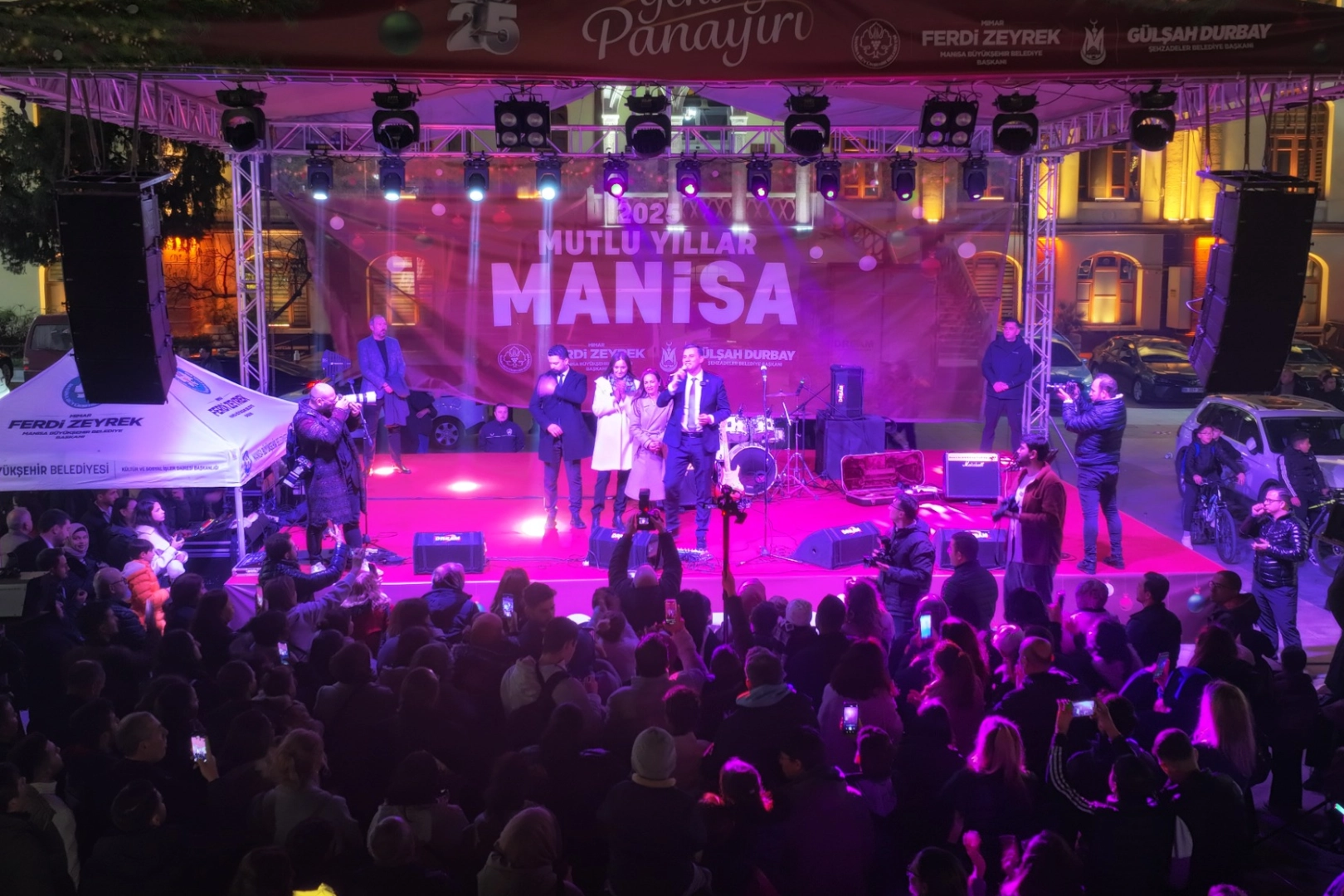 Manisa'da 'yeni yıl panayırı' coşkuyla açıldı