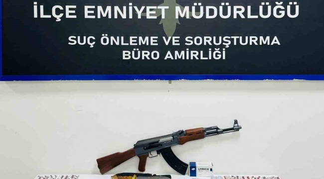 Uyuşturucu tacirlerinin evinden 3 bin sentetik hap ele geçirildi