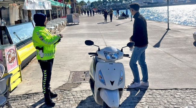 Çeşme'de motosiklet denetimlerinde 23 sürücüye ceza