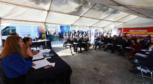 Selçuk Belediye Meclisi Meryem Ana Evi nöbet alanında yapıldı