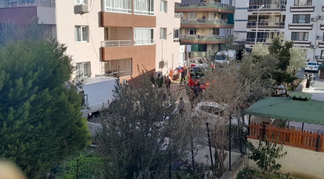 Aliağa'da Kamyonette Çıkan Yangın İtfaiye Ekiplerince Söndürüldü